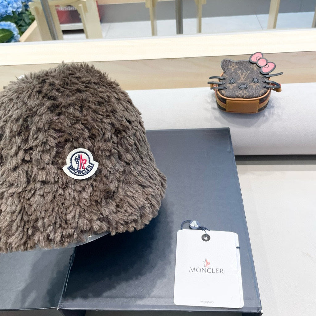 MONCLER BUCKET HAT IN MOCHA BROWN FLEECE 435039