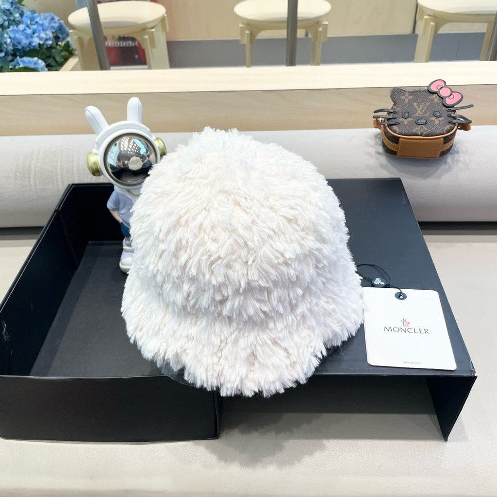 MONCLER BUCKET HAT IN WHITE FLEECE 435040