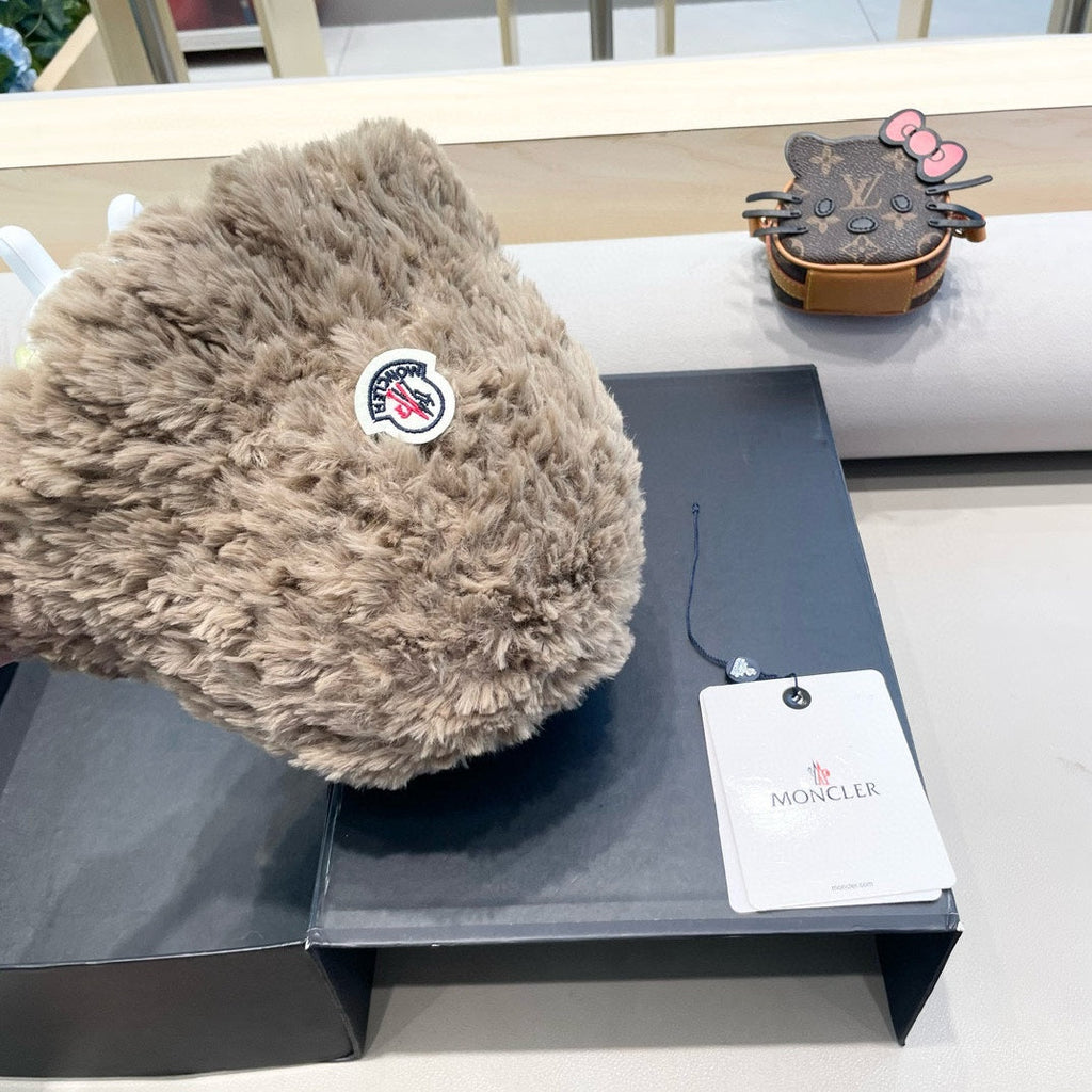 MONCLER BUCKET HAT IN PEANUT BROWN FLEECE 435042