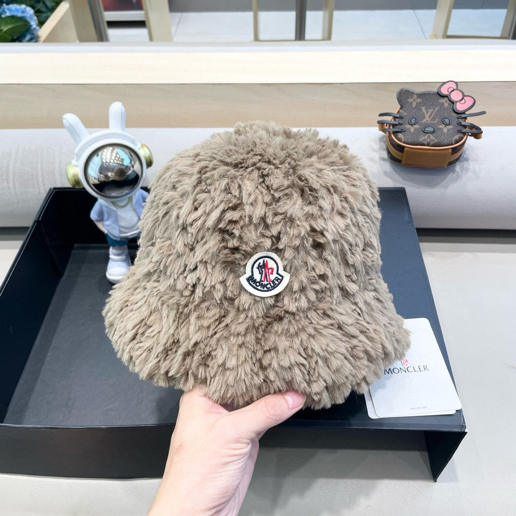 MONCLER BUCKET HAT IN PEANUT BROWN FLEECE 435042