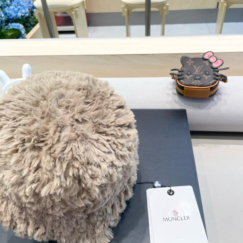 MONCLER BUCKET HAT IN PEANUT BROWN FLEECE 435042