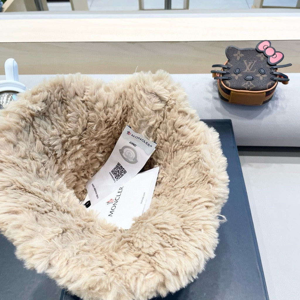 MONCLER BUCKET HAT IN BISQUE BEIGE FLEECE 435043