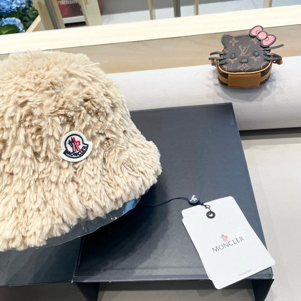MONCLER BUCKET HAT IN BISQUE BEIGE FLEECE 435043