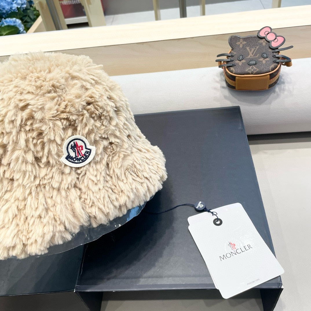 MONCLER BUCKET HAT IN BISQUE BEIGE FLEECE 435043