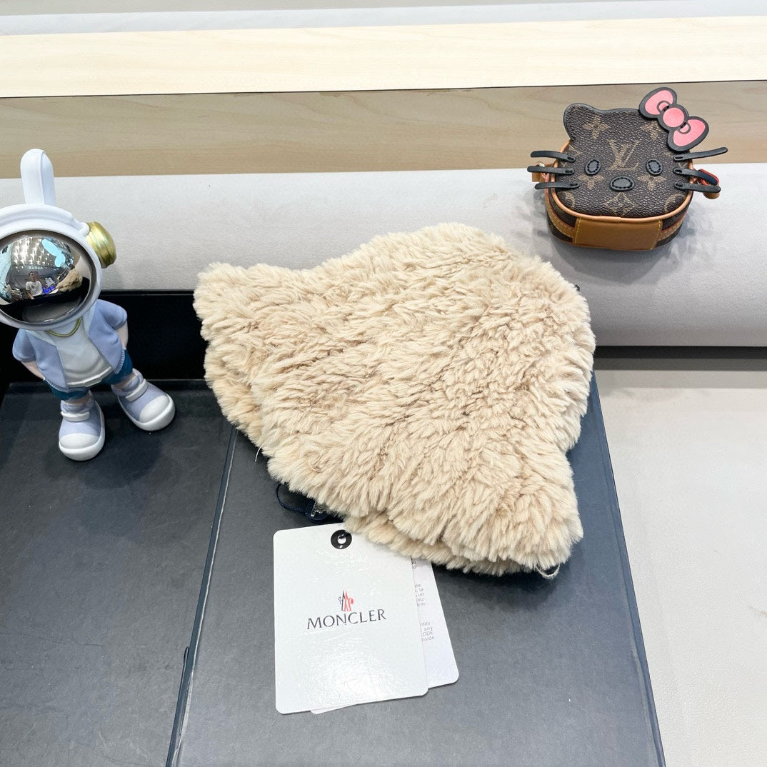 MONCLER BUCKET HAT IN BISQUE BEIGE FLEECE 435043