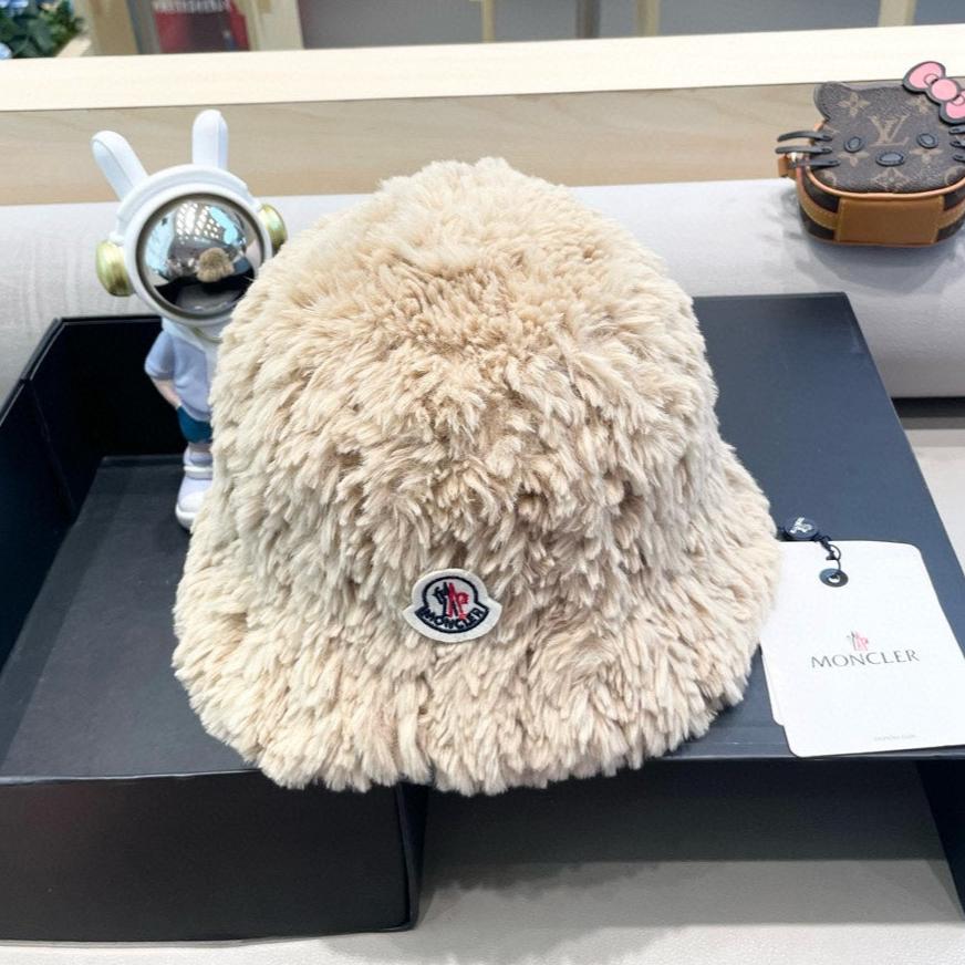 MONCLER BUCKET HAT IN BISQUE BEIGE FLEECE 435043