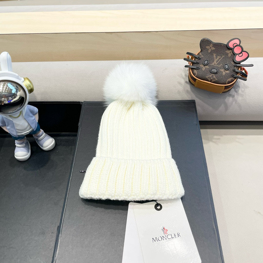 MONCLER WOOL BEANIE WITH POM POM WHITE 435046