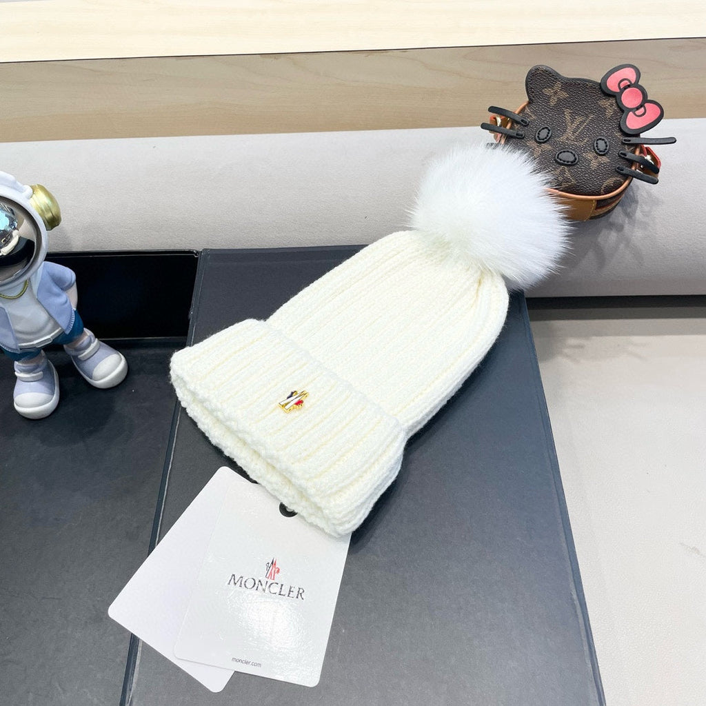 MONCLER WOOL BEANIE WITH POM POM WHITE 435046
