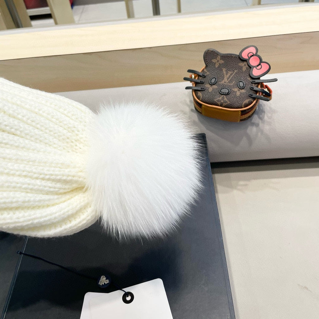 MONCLER WOOL BEANIE WITH POM POM WHITE 435046