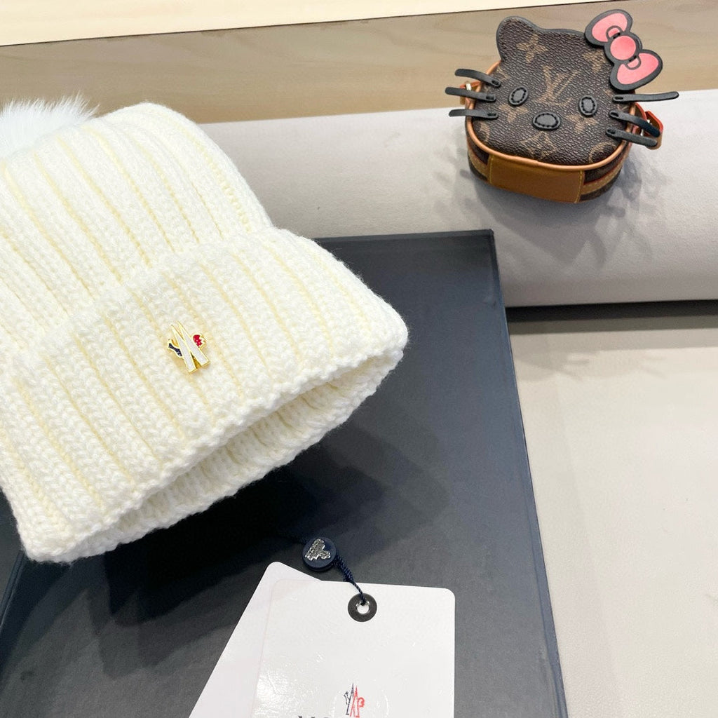 MONCLER WOOL BEANIE WITH POM POM WHITE 435046