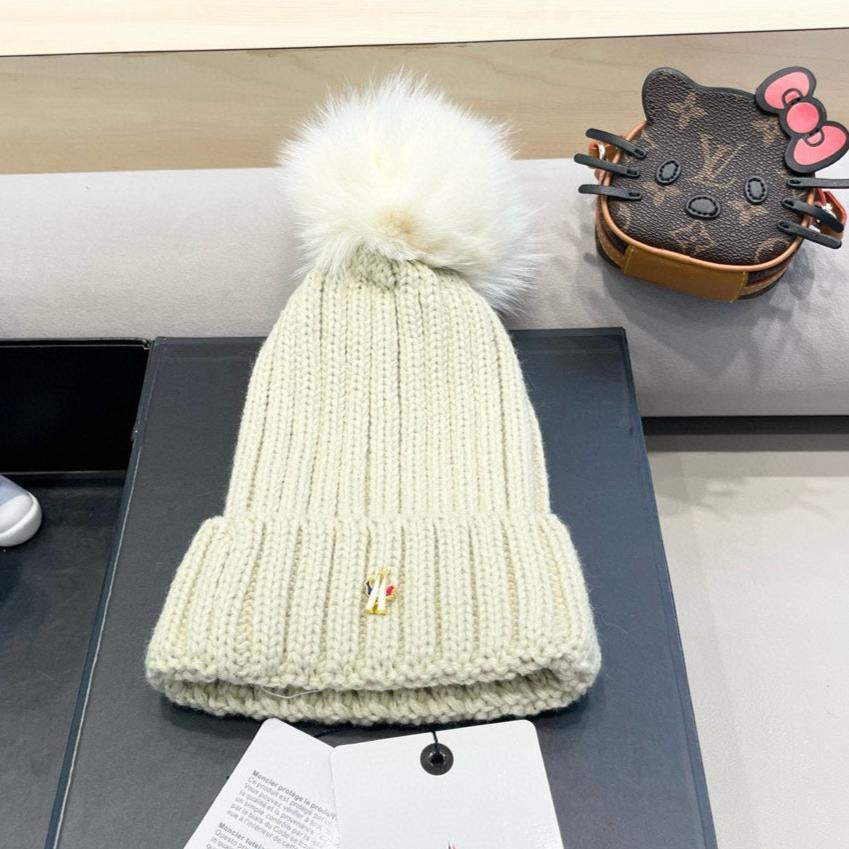 MONCLER WOOL BEANIE WITH POM POM BEIGE 435048