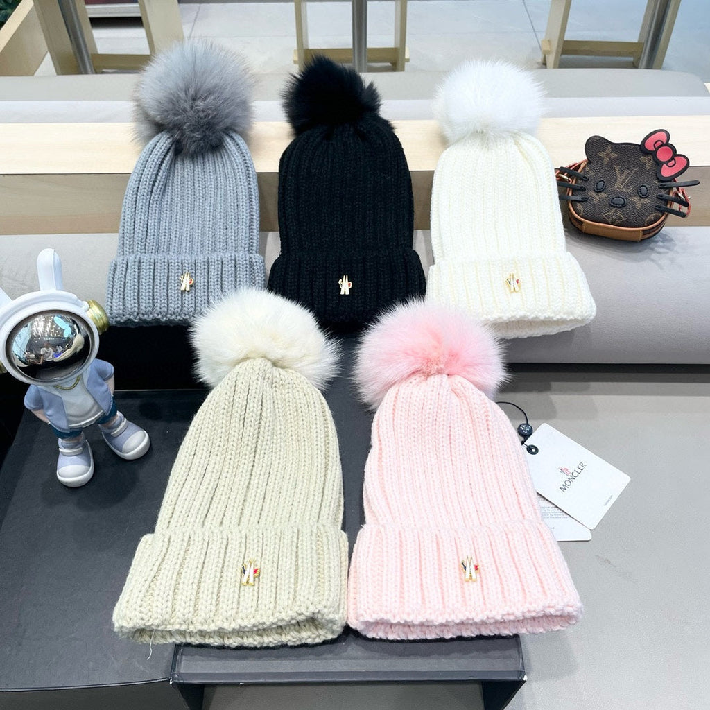MONCLER WOOL BEANIE WITH POM POM BEIGE 435048