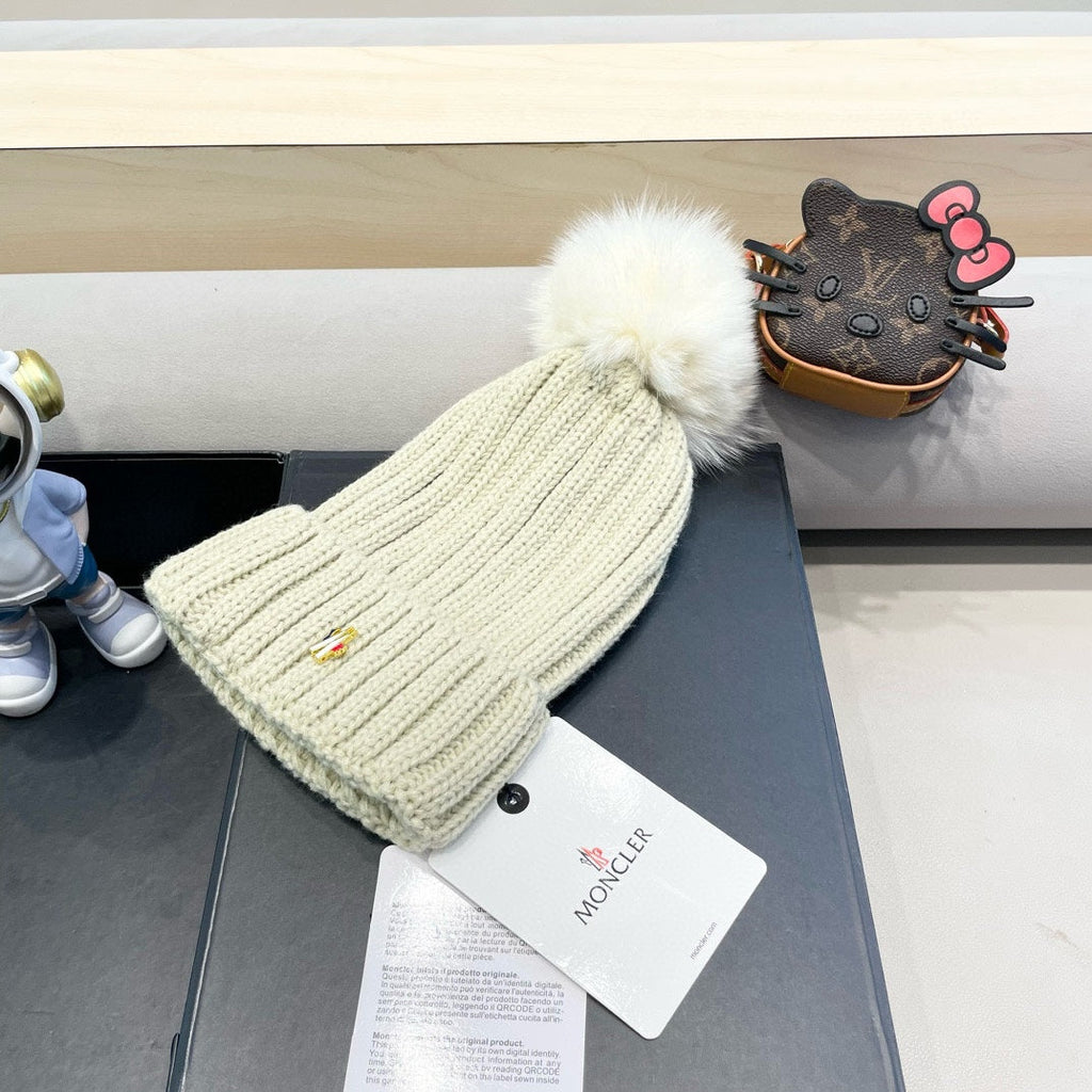 MONCLER WOOL BEANIE WITH POM POM BEIGE 435048