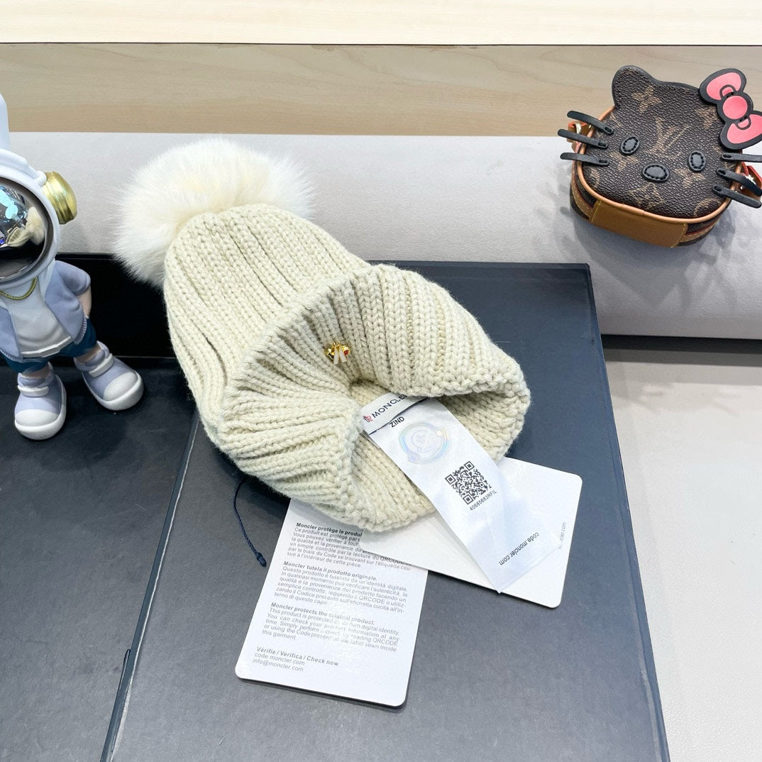 MONCLER WOOL BEANIE WITH POM POM BEIGE 435048