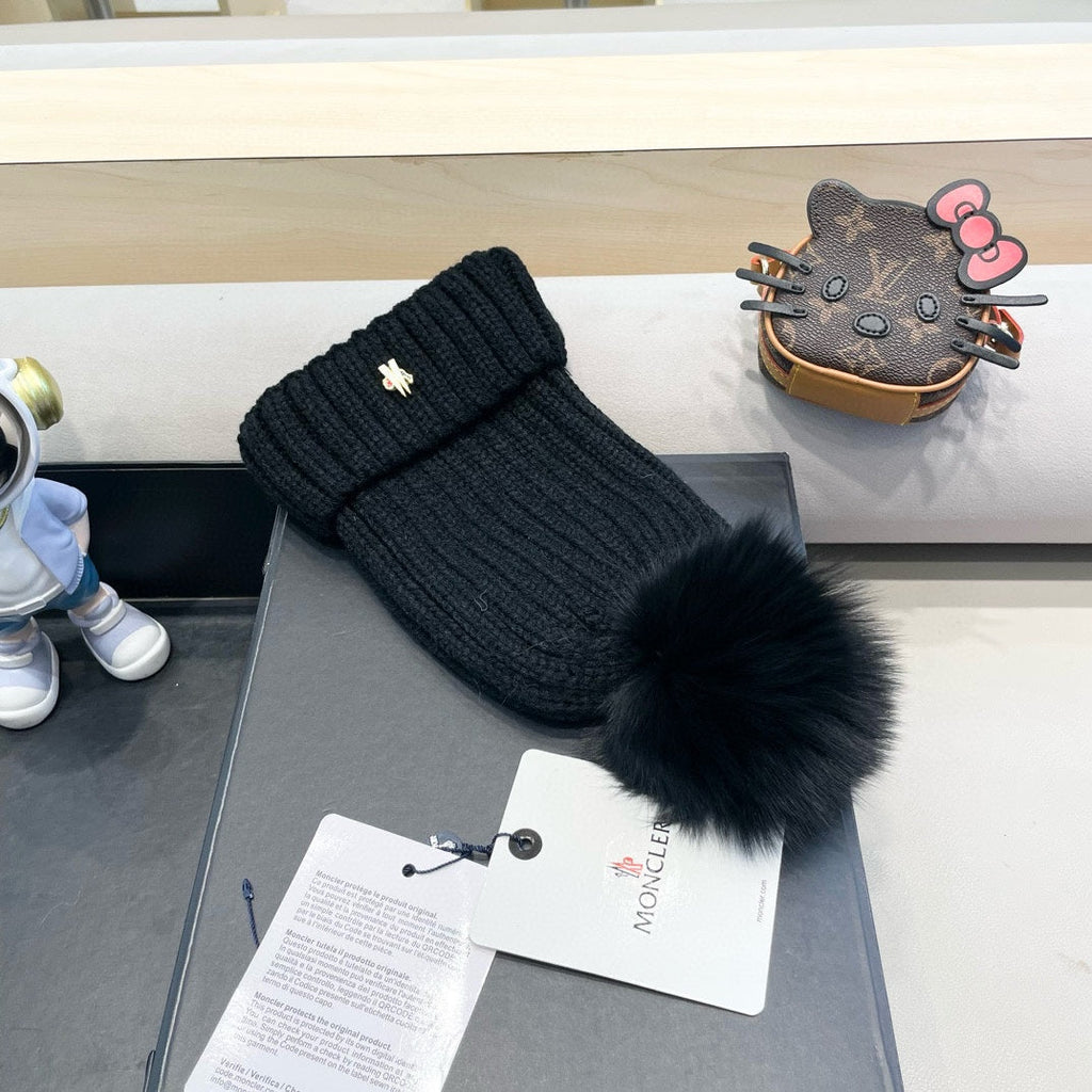 MONCLER WOOL BEANIE WITH POM POM BLACK 435049