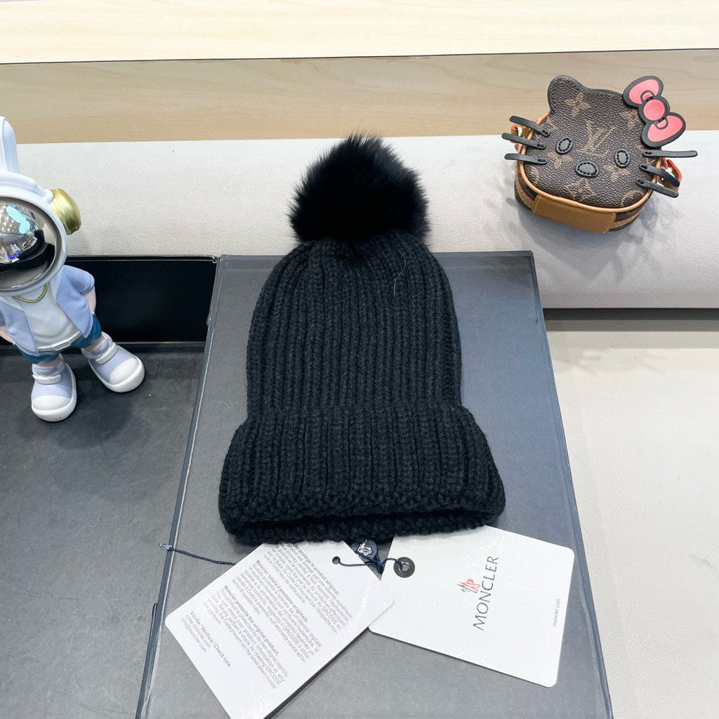 MONCLER WOOL BEANIE WITH POM POM BLACK 435049
