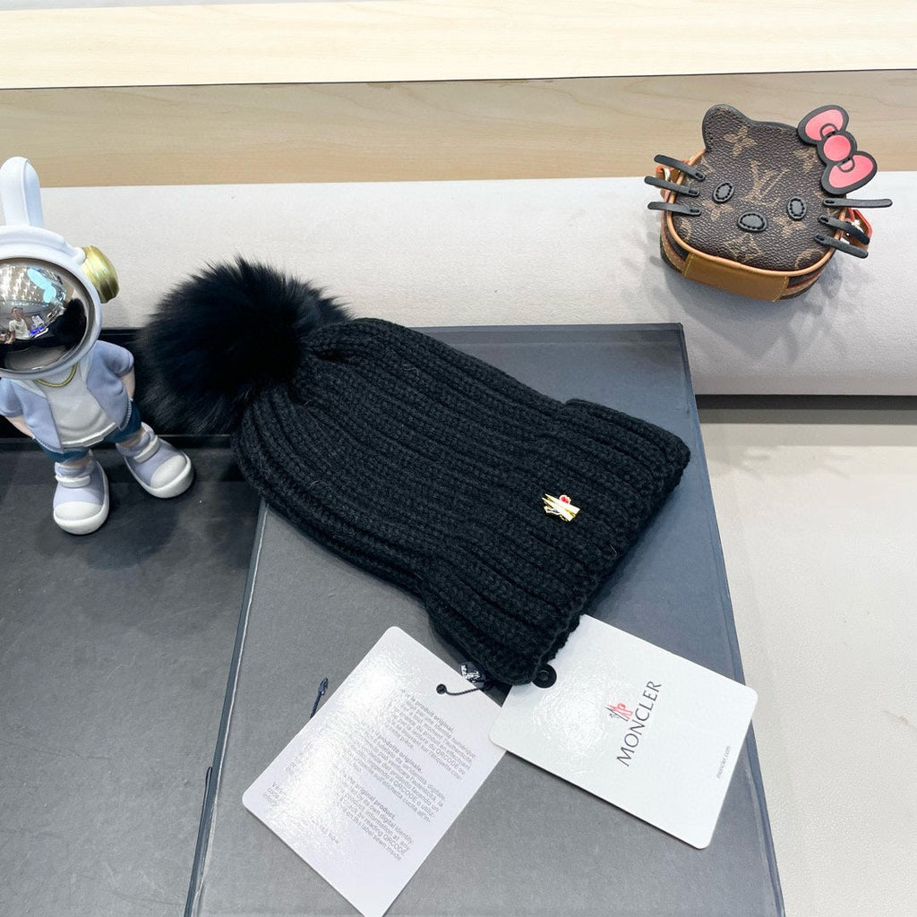 MONCLER WOOL BEANIE WITH POM POM BLACK 435049