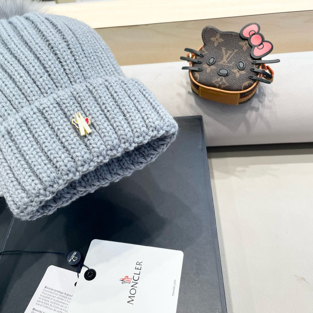 MONCLER WOOL BEANIE WITH POM POM LIGHT GRAY 435050