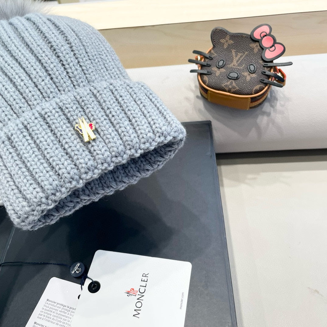 MONCLER WOOL BEANIE WITH POM POM LIGHT GRAY 435050