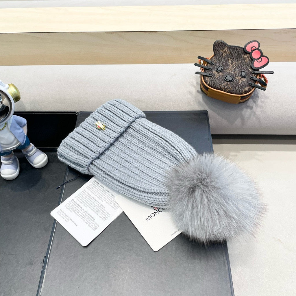 MONCLER WOOL BEANIE WITH POM POM LIGHT GRAY 435050