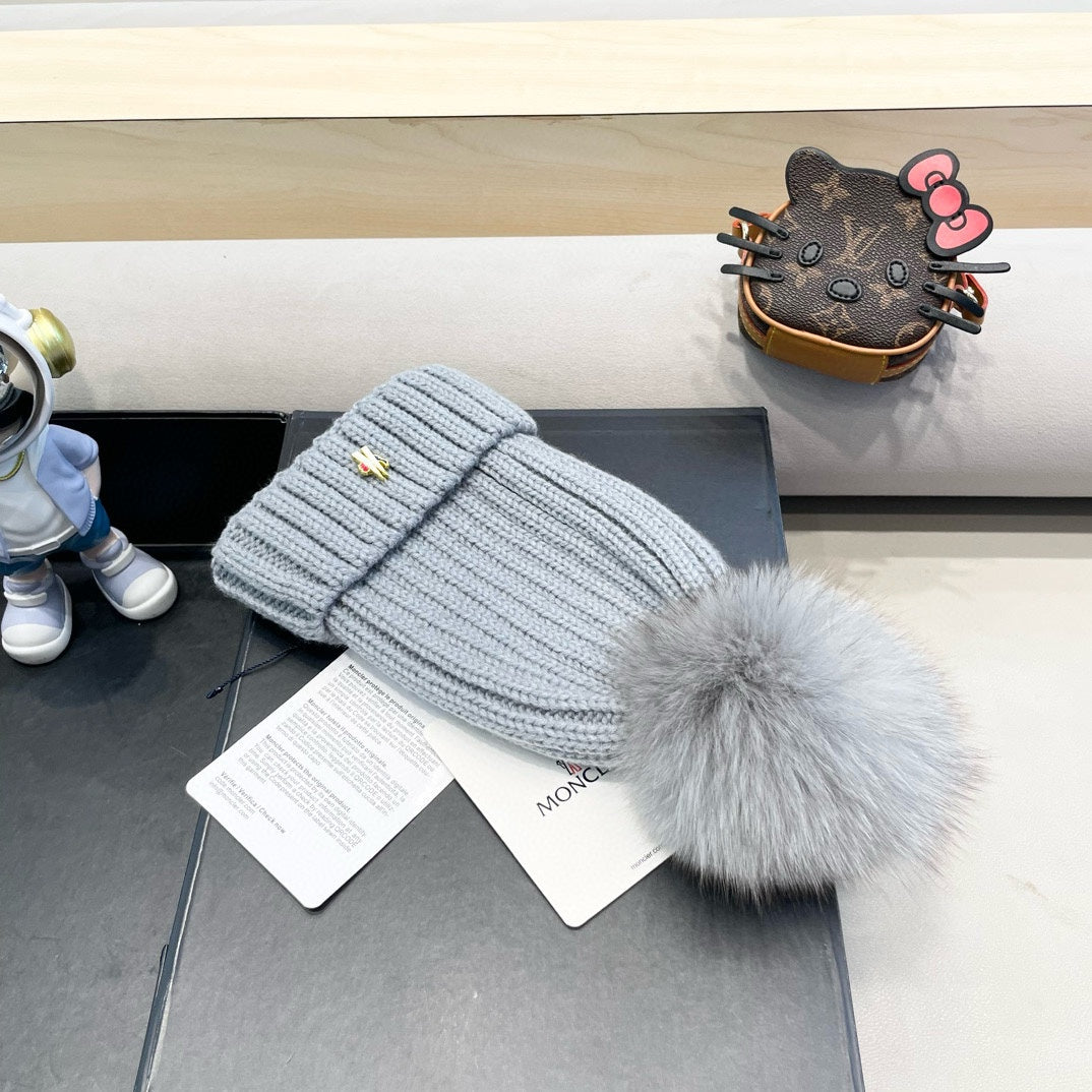 MONCLER WOOL BEANIE WITH POM POM LIGHT GRAY 435050