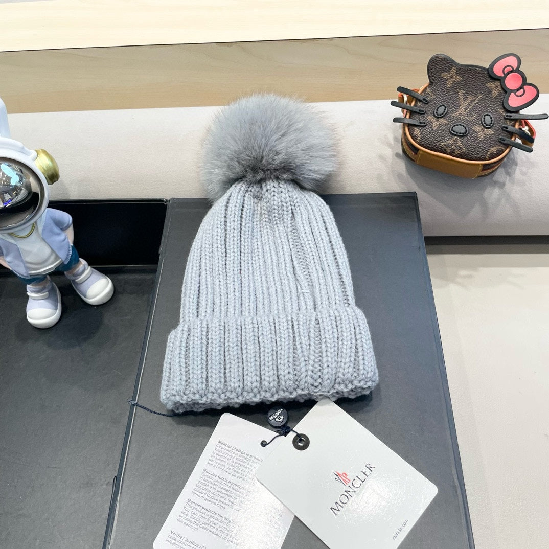 MONCLER WOOL BEANIE WITH POM POM LIGHT GRAY 435050