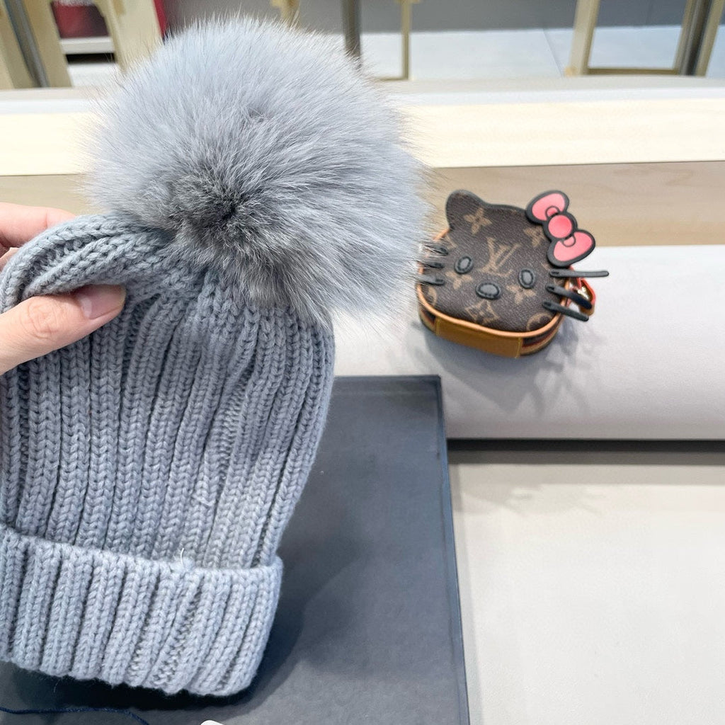 MONCLER WOOL BEANIE WITH POM POM LIGHT GRAY 435050