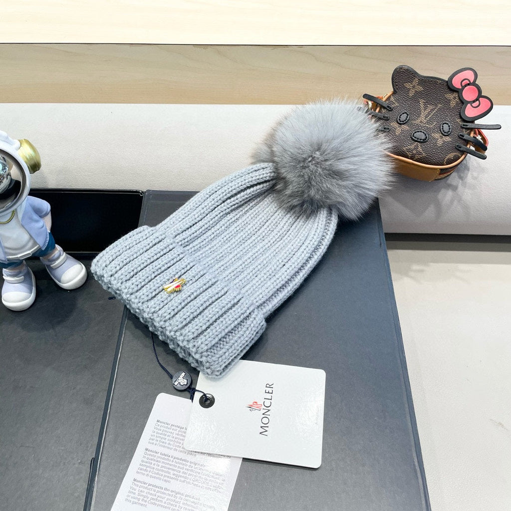 MONCLER WOOL BEANIE WITH POM POM LIGHT GRAY 435050