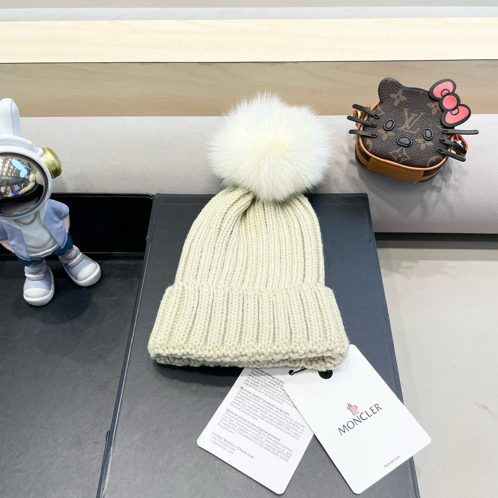 MONCLER WOOL BEANIE WITH POM POM BEIGE 435048