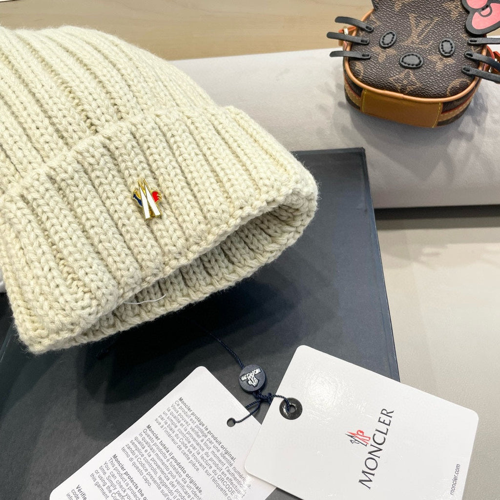 MONCLER WOOL BEANIE WITH POM POM BEIGE 435048