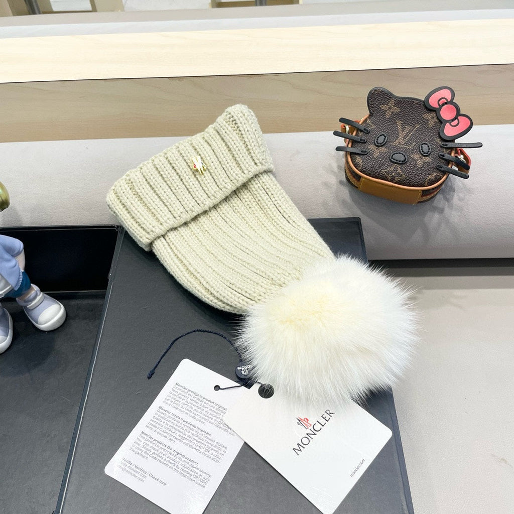 MONCLER WOOL BEANIE WITH POM POM BEIGE 435048