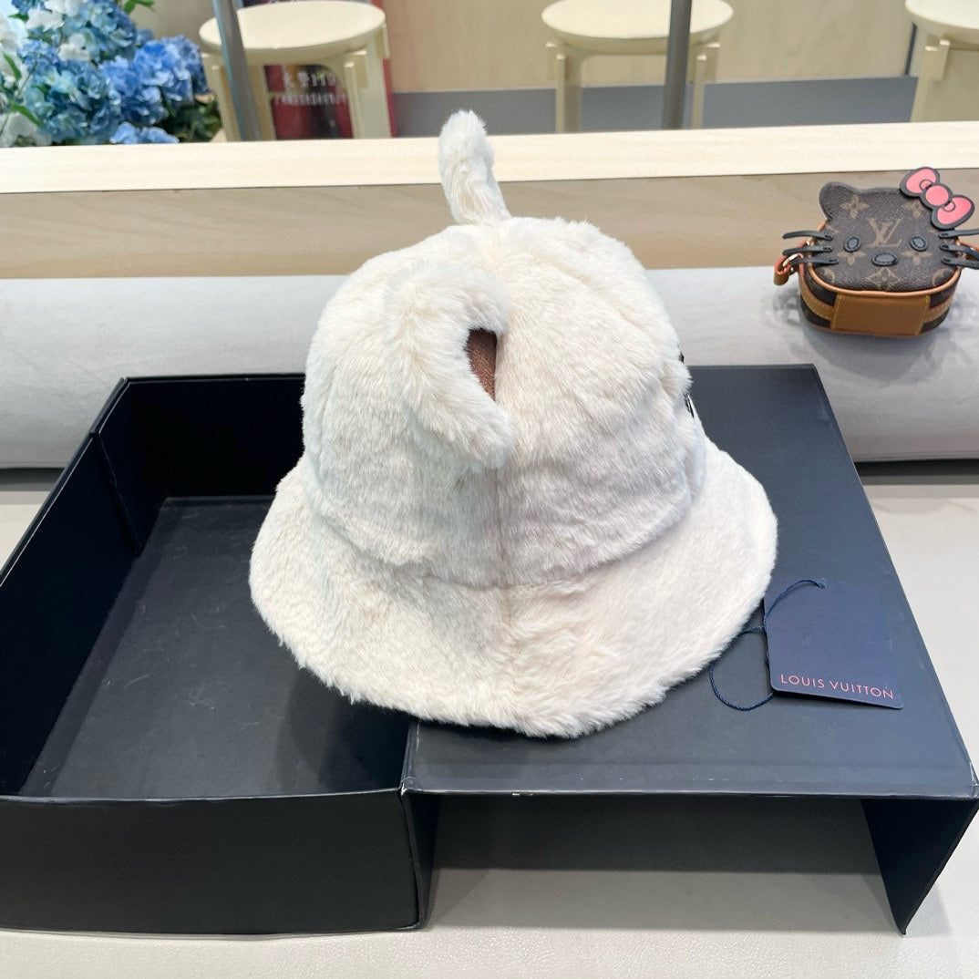 LOUIS VUITTON BUCKET HAT IN WHITE  WOOL AND LAMB FUR 434940