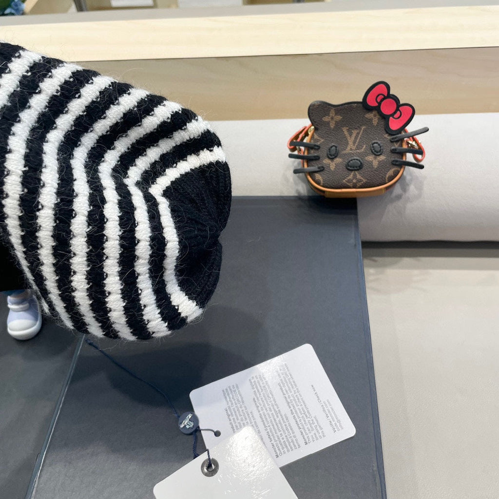 MONCLER BEANIE HAT IN STELL BLACK MIX WHITE CASHMERE 436730