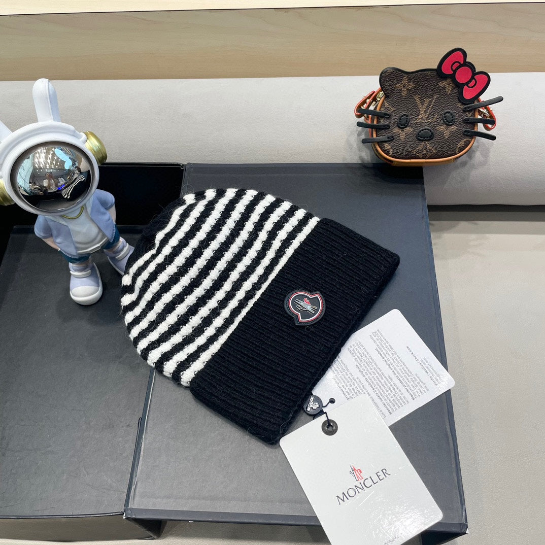 MONCLER BEANIE HAT IN STELL BLACK MIX WHITE CASHMERE 436730