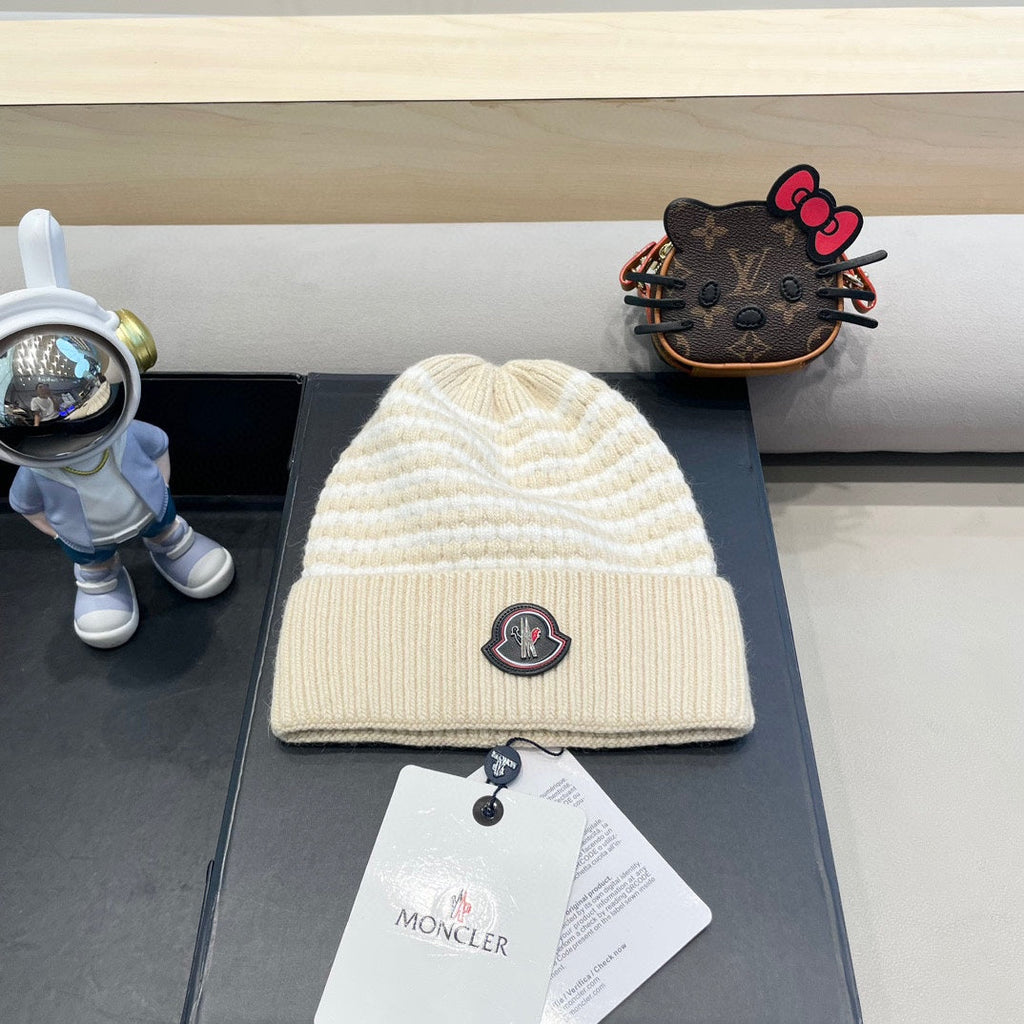 MONCLER BEANIE HAT IN STELL BISQUE BEIGE MIX WHITE CASHMERE 436731