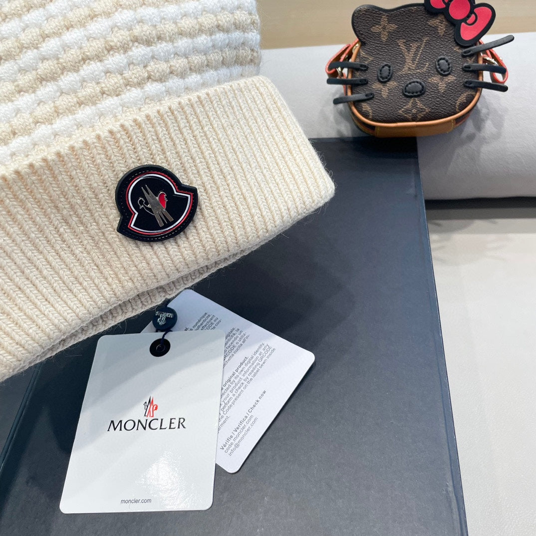 MONCLER BEANIE HAT IN STELL BISQUE BEIGE MIX WHITE CASHMERE 436731