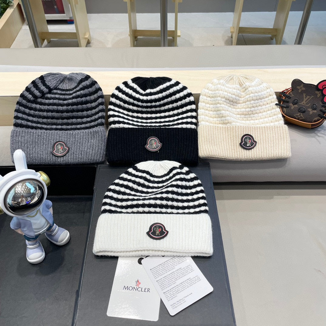 MONCLER BEANIE HAT IN STELL BISQUE BEIGE MIX WHITE CASHMERE 436731