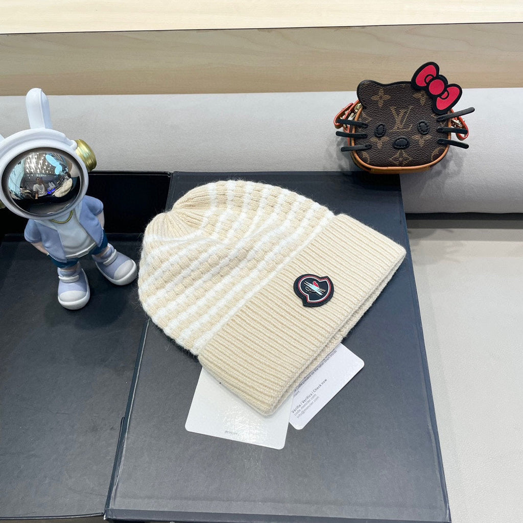 MONCLER BEANIE HAT IN STELL BISQUE BEIGE MIX WHITE CASHMERE 436731