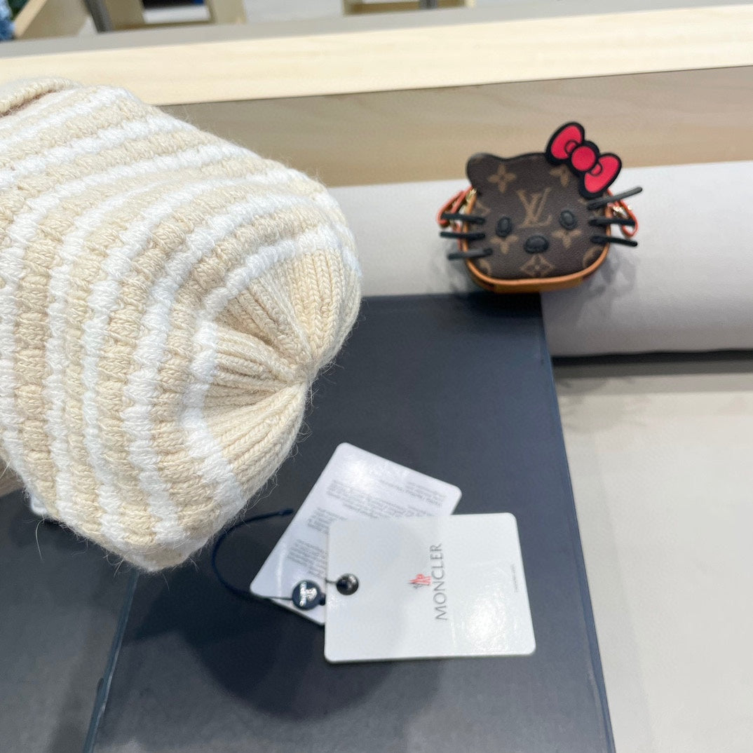 MONCLER BEANIE HAT IN STELL BISQUE BEIGE MIX WHITE CASHMERE 436731