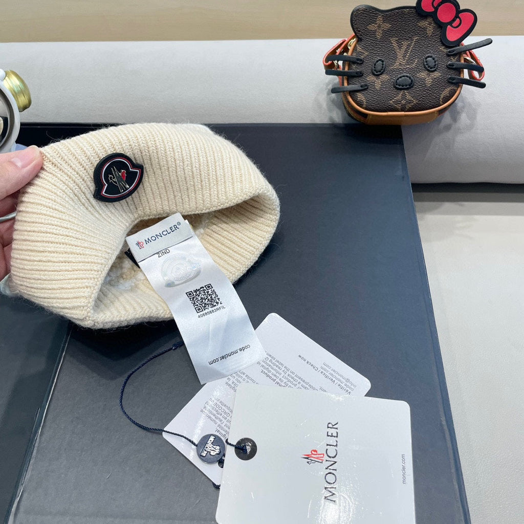 MONCLER BEANIE HAT IN STELL BISQUE BEIGE MIX WHITE CASHMERE 436731