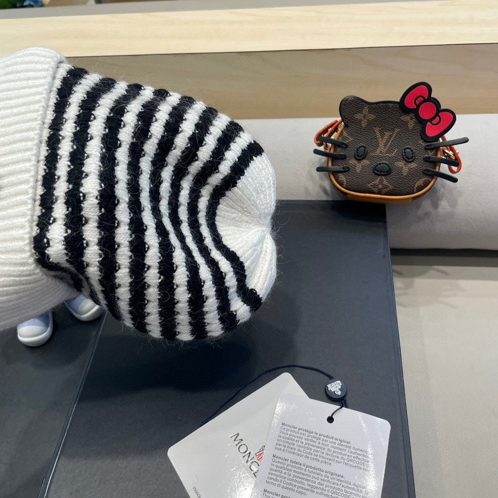 MONCLER BEANIE HAT IN WHITE MIX BLACK CASHMERE 436733