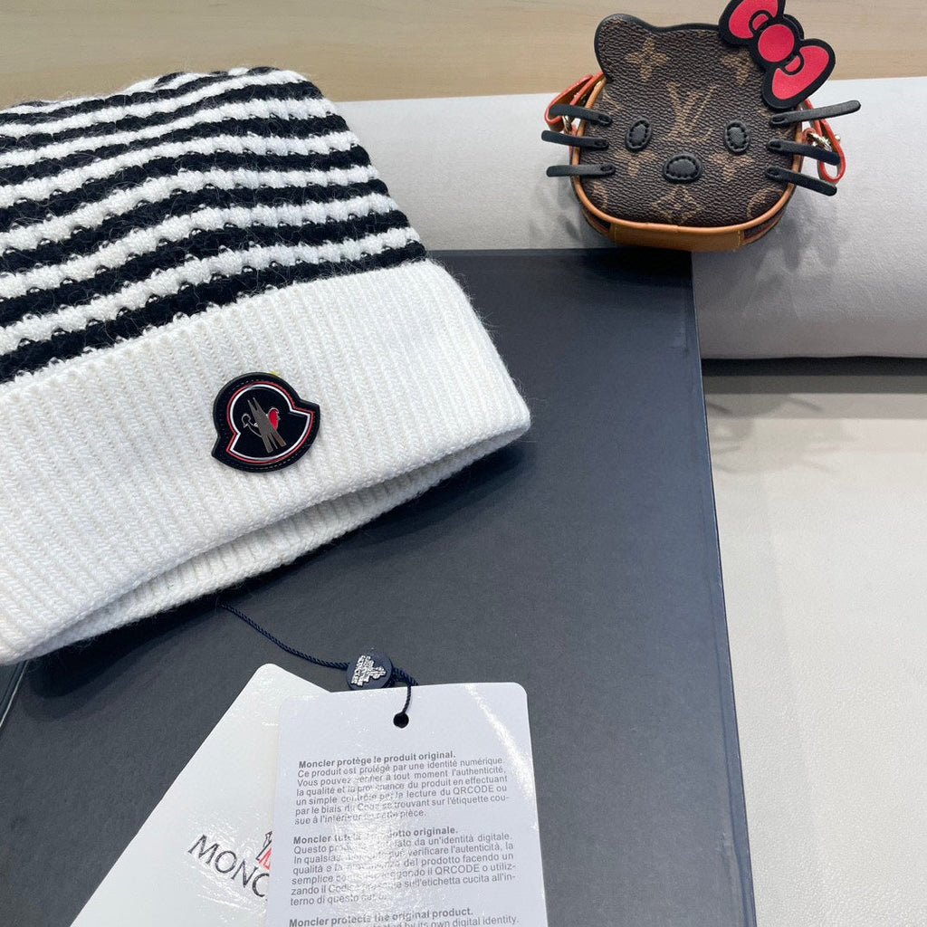 MONCLER BEANIE HAT IN WHITE MIX BLACK CASHMERE 436733