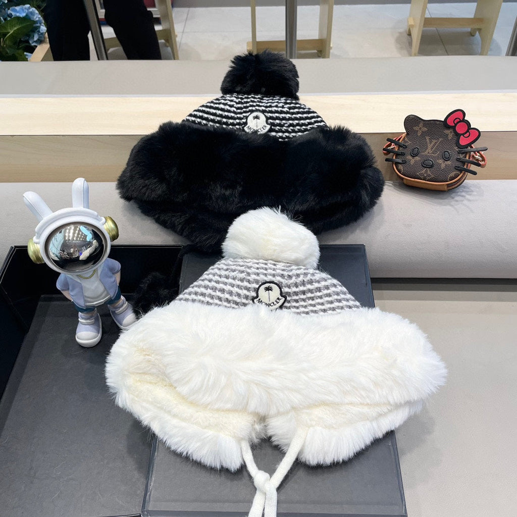 MONCLER BEANIE HAT IN BLACK WOOL AND FLEECE 436748
