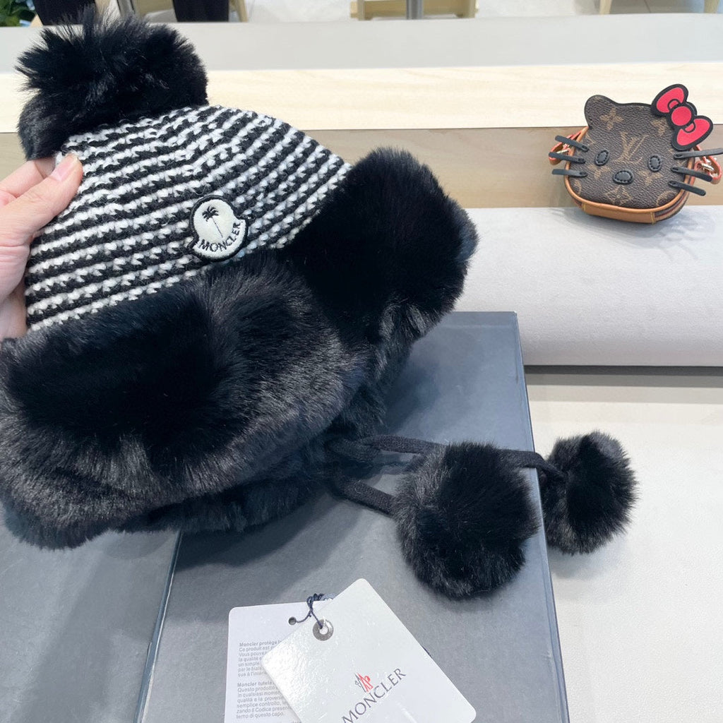MONCLER BEANIE HAT IN BLACK WOOL AND FLEECE 436748