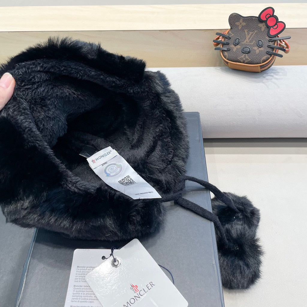 MONCLER BEANIE HAT IN BLACK WOOL AND FLEECE 436748