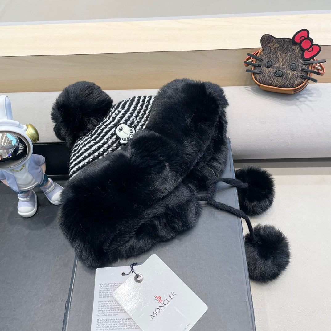 MONCLER BEANIE HAT IN BLACK WOOL AND FLEECE 436748