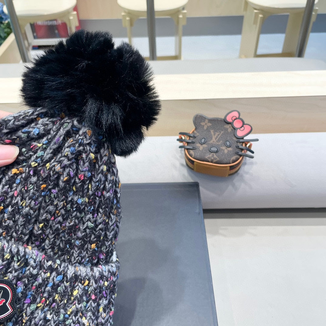 MONCLER BEANIE HAT IN BLACK WOOL LINED WITH FLEECE 436773