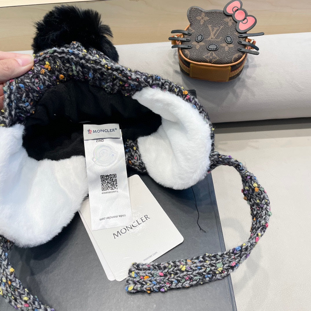MONCLER BEANIE HAT IN BLACK WOOL LINED WITH FLEECE 436773