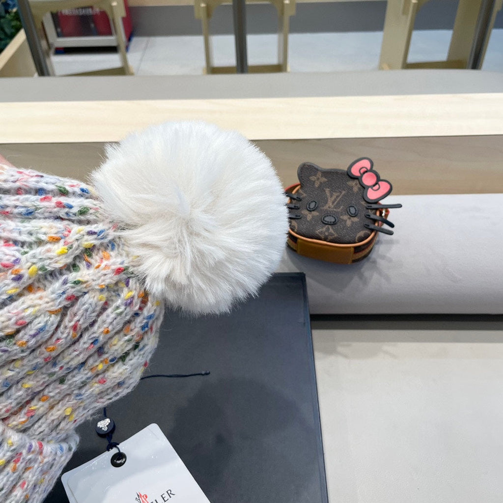 MONCLER BEANIE HAT IN WHITE WOOL LINED WITH FLEECE 436774