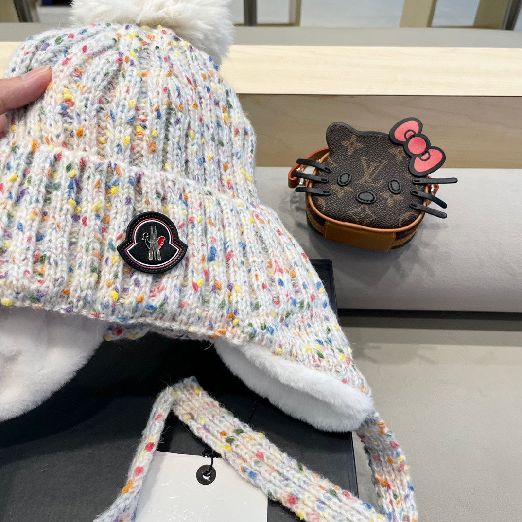 MONCLER BEANIE HAT IN WHITE WOOL LINED WITH FLEECE 436774